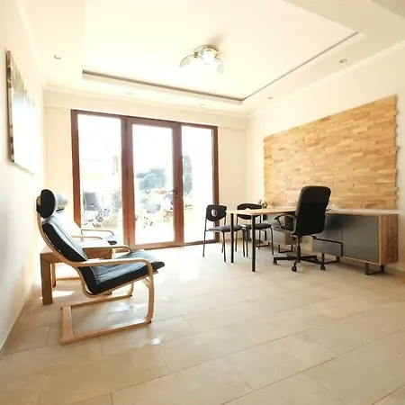 Valerie * Nikiti (Sithonia)